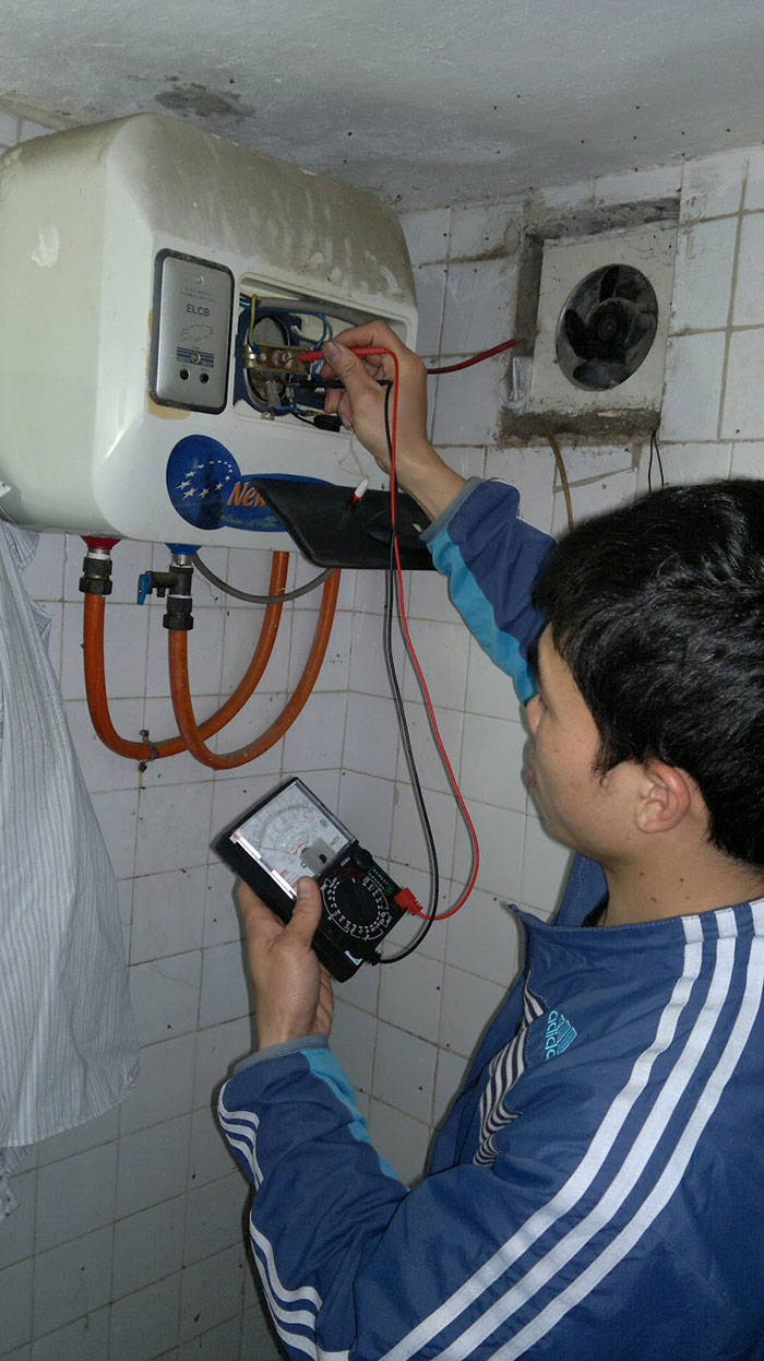 sua-binh-nong-lanh-ariston-4